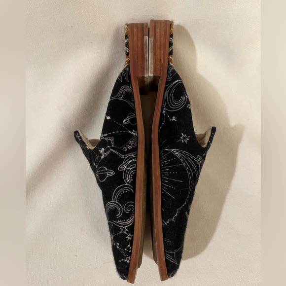 Inkkas zodiac slip on shoes, size 6. Excellent preowned condition! - Picture 7 of 12